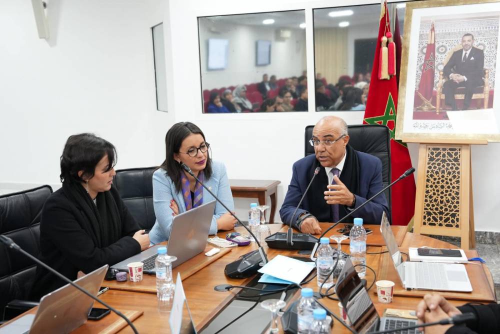 Chambre d'étudiant - Bureau - Poste de travail - En forme de L - Bureau  d'étude 